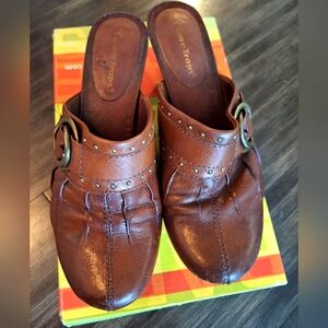 Chocolate Brown Bare Traps Womens Size 7